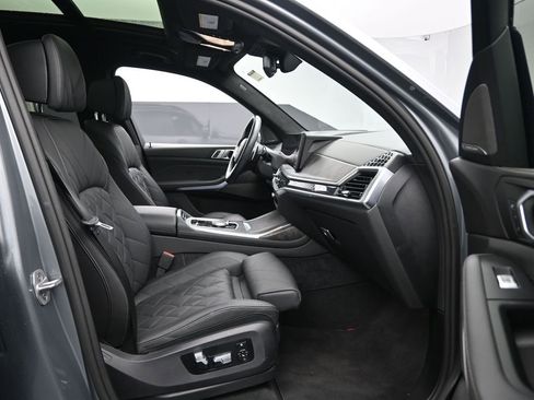 Used 2024 BMW X7 xDrive40i w/ M Sport Package image 30