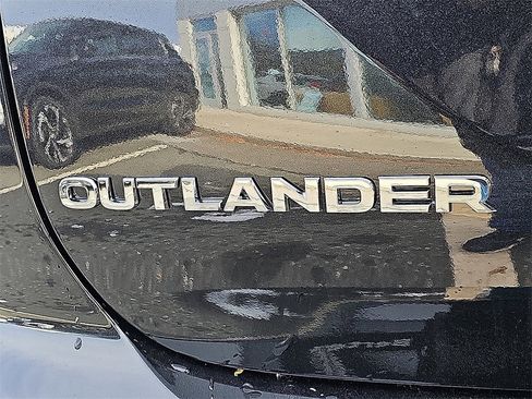 New 2026 Mitsubishi Outlander SE image 7