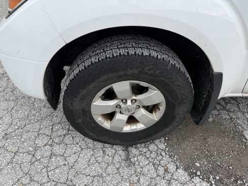 Used 2012 Nissan Frontier SV image 10