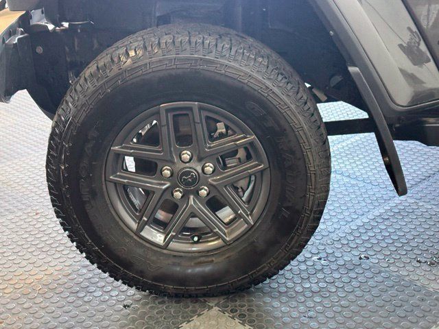 Certified 2024 Jeep Gladiator Sport AWD/4WD image 16
