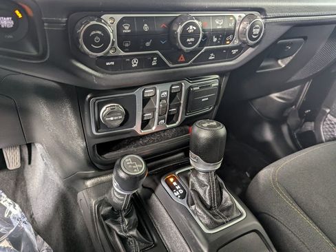 Used 2025 Jeep Wrangler Sahara image 20