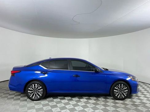 Used 2025 Nissan Altima 2.5 SV FWD image 4