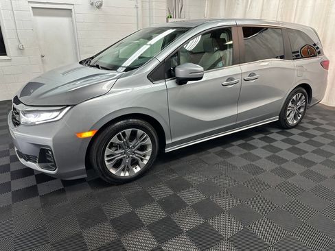 Used 2025 Honda Odyssey Touring image 5