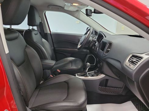 Used 2019 Jeep Compass Latitude w/ Popular Equipment Group AWD/4WD image 18