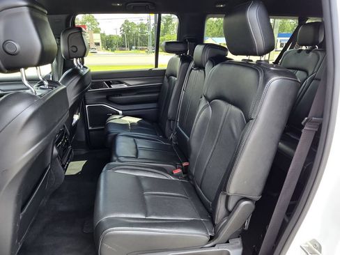 Used 2023 Jeep Wagoneer L Series II AWD/4WD image 16