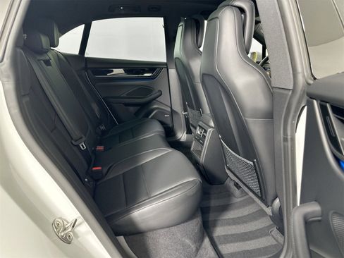 Certified 2025 Porsche Macan Electric image 28