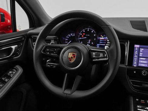 Certified 2026 Porsche Macan AWD/4WD image 28