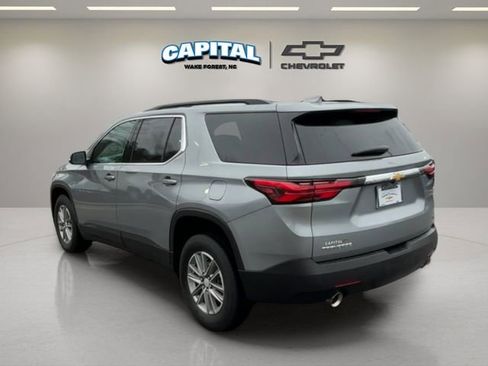 Used 2023 Chevrolet Traverse LT image 3