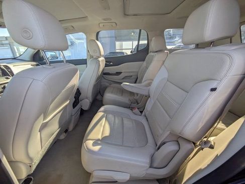 Used 2020 GMC Acadia Denali w/ Technology Package FWD image 12