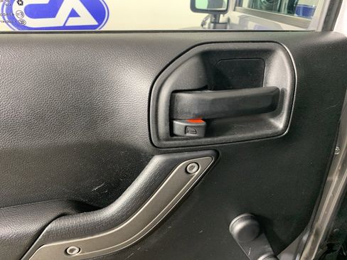 Used 2017 Jeep Wrangler Unlimited Sport w/ Connectivity Group image 28