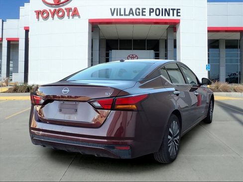 Used 2024 Nissan Altima 2.5 SV image 3