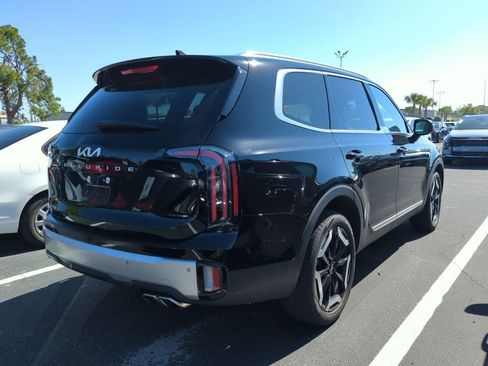 Certified 2024 Kia Telluride EX w/ EX Captain's Chair Package image 9