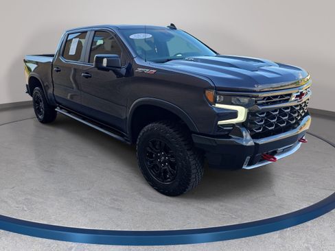 Used 2023 Chevrolet Silverado 1500 ZR2 w/ Technology Package AWD/4WD image 3