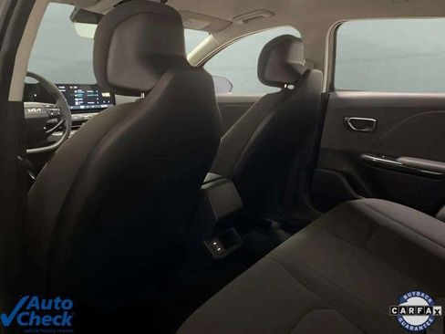 Used 2025 Kia K4 LX image 18