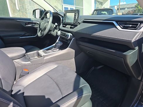 Used 2022 Toyota RAV4 XLE Premium image 39