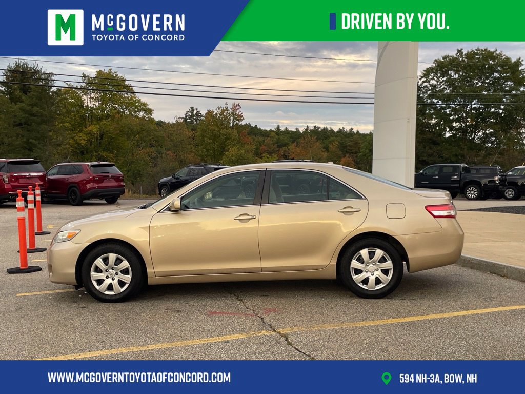 Used 2010 Toyota Camry LE FWD image 2