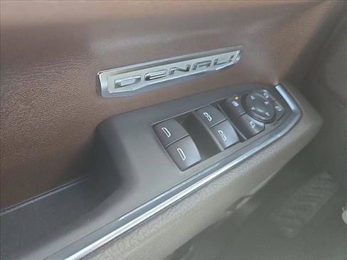 Used 2025 GMC Sierra 1500 Denali w/ Denali Reserve Package AWD/4WD image 8