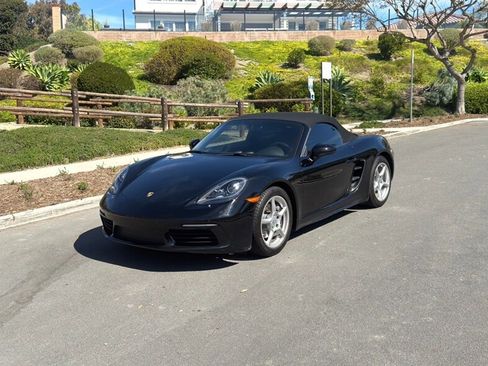 Used 2017 Porsche 718 Boxster image 10