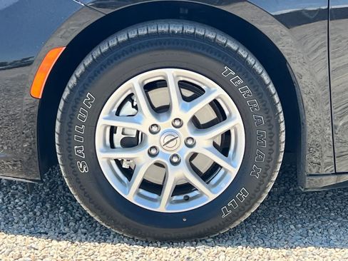 Used 2024 Chrysler Pacifica Touring-L FWD image 36