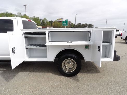Used 2024 RAM 3500 Tradesman w/ Chrome Appearance Group AWD/4WD image 48