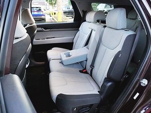 Certified 2023 Hyundai Palisade SE image 16