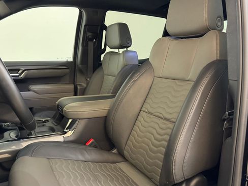 Used 2025 Chevrolet Silverado 1500 ZR2 w/ Technology Package image 5