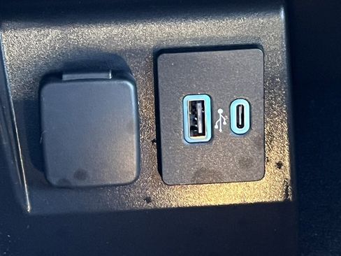 Certified 2022 Ford Explorer XLT w/ Equipment Group 202A image 29