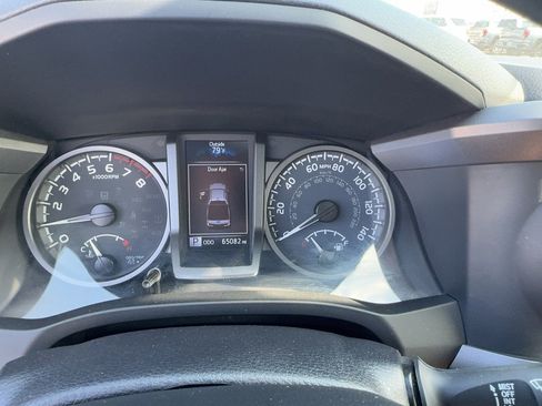 Used 2023 Toyota Tacoma TRD Off-Road w/ TRD Premium Off Road Package AWD/4WD image 23