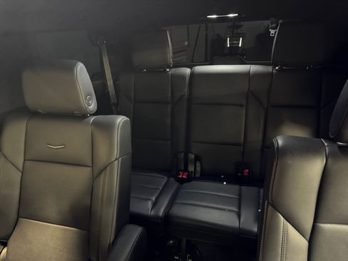 Used 2024 Cadillac Escalade Luxury AWD/4WD image 31