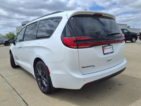 New 2026 Chrysler Pacifica Select w/ S Appearance Package FWD image 28