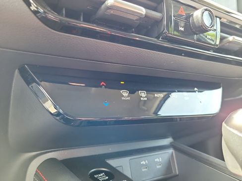 Used 2025 Nissan Kicks SR FWD image 29