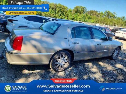 Used 2006 Lincoln Town Car Signature Limited RWD image 4