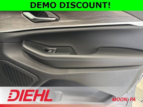 New 2025 Jeep Grand Cherokee Limited w/ Luxury Tech Group II image 16