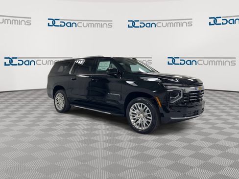 New 2026 Chevrolet Suburban LT w/ Comfort Package image 2