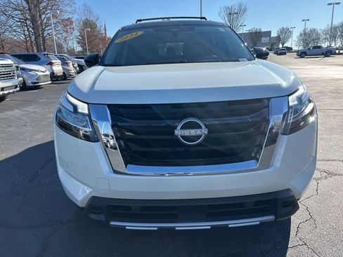 Used 2024 Nissan Pathfinder SL w/ SL Premium Package image 2