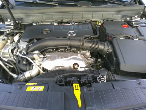 Used 2023 Mercedes-Benz GLB 250 image 48