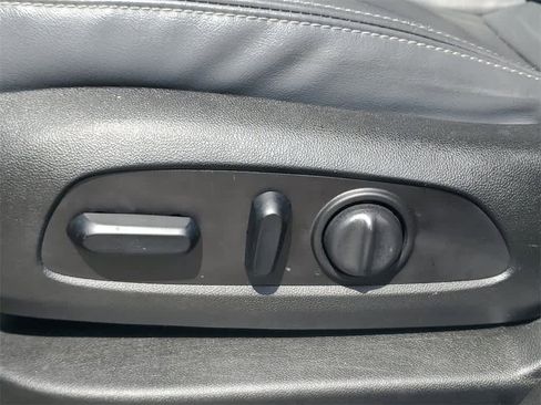 Used 2020 Buick Enclave Essence image 19