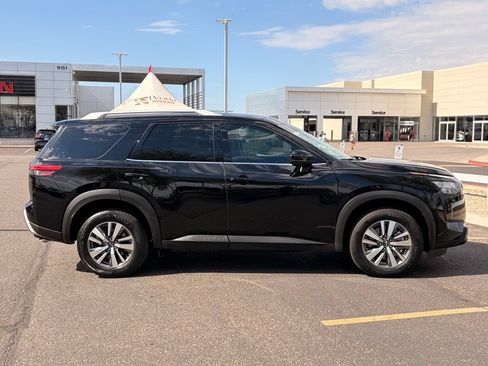 Certified 2025 Nissan Pathfinder SL FWD image 7