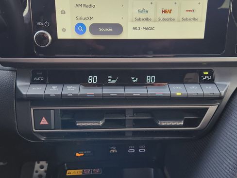 Used 2025 Toyota Camry SE w/ Convenience Package image 22