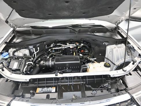 Used 2023 Ford Explorer XLT w/ Equipment Group 202A RWD image 12