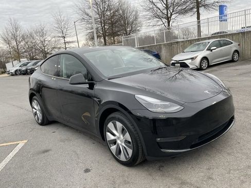 Used 2023 Tesla Model Y Long Range image 2