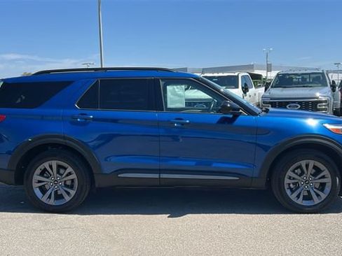 Certified 2022 Ford Explorer XLT w/ Equipment Group 202A AWD/4WD image 2
