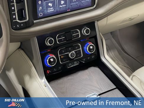 Used 2023 GMC Yukon XL Denali image 12