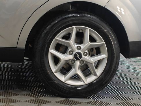 Used 2025 Kia Soul LX w/ LX Technology Package FWD image 40