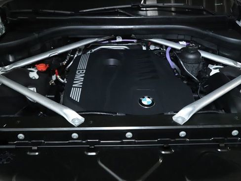 Certified 2024 BMW X7 xDrive40i w/ M Sport Package image 36