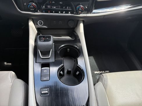 Used 2023 Nissan Rogue SL w/ SL Premium Package FWD image 26