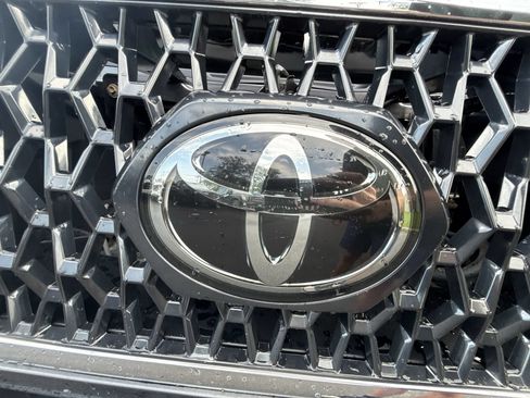 Used 2018 Toyota Tacoma TRD Off-Road AWD/4WD image 30