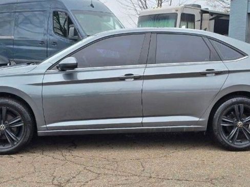 Used 2024 Volkswagen Jetta SE image 9