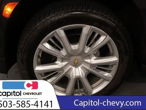 Used 2024 Chevrolet Suburban High Country w/ Advanced Technology Package image 8