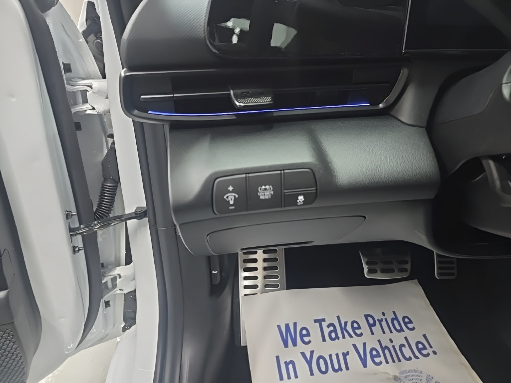 New 2026 Hyundai Elantra SEL FWD image 11